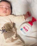 アトピタフェスティバル🤭✨乾燥に弱く直ぐに肌が荒れてしまう6ヶ月の娘😭入浴剤で全身くまなく保湿🛀（優しいヨモギ色♡）泡ソープで皮脂を守りながら髪も体も優しい泡で洗って🫧（びっくりするほど…のInstagram画像