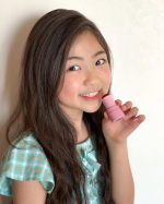 ♡ りこぴ ♡mamicosmeの「グミティント」 まるで グミみたいにぷにぷにで、メイクするのが楽しくなっちゃうよ♡じゅわっと内側から染み出すような発色で、ナチュラルな血色感がかわいすぎるー…のInstagram画像