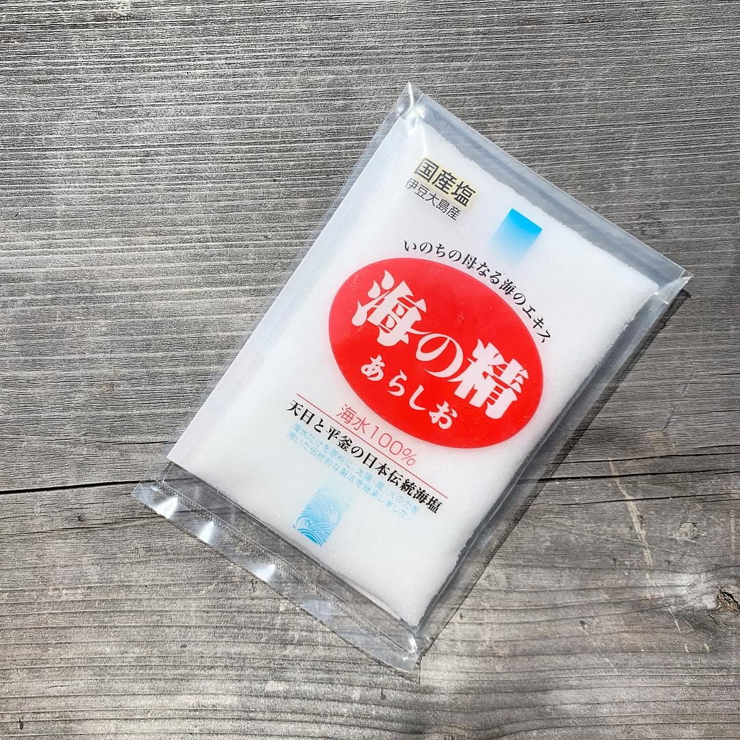口コミ投稿：海の精あらしおで塩むすびを作ったよ🍙黒胡麻も入れて玄米塩むすび✨噛めば噛むほど美…
