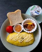 おはようございます♡♡「ワンプレートごはん」大好きなオムライス！レンジで温めるだけで完成しちゃうから時間のない朝でもパパッと用意出来るのでgood！！！そしてミルクブレッドが、ふわふわで美…のInstagram画像