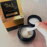大人気の薬用オールインワンジェル「雪の上」から、金箔配合のナイトジェルが新発売！『雪の上 GOLD』.大人気「雪の上」ブランドの新商品✨「雪の上 GOLD」は「バクチオール」や「グルタチオン」…のInstagram画像