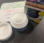 アロエヨーグルトの匂いがとっても強くて食べてしまいそうなくらい🤭笑2歳の子供も匂いしゅき〜♡ってぬりぬりさせてくれました！♡伸びるし塗りやすくて、寝る前にいい匂いに包まれます♡これはおす…のInstagram画像