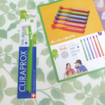 クラプロックス　キッズ　子ども歯ブラシ(4歳～12歳)4歳から12歳までのお子様のために特別に設計された、小さなお口でも奥まで届くコンパクトなブラシヘッドのクラプロックスです。カラフルでかわい…のInstagram画像