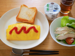 .--------------------------------------------------・ふっくら卵のオムライス・北海道十勝牛乳でつくったミルクブレッド・なめらかヨーグルト-…のInstagram画像