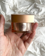 肌がキレイになったら、メイクもオシャレも若い頃のように全力で楽しみたい💕でも実際は、シワとシミのせいで、鏡を見るたびため息をつく毎日&hellip;スキンケアの時点で心が折れているので、メイクやオシャレを楽&hellip;のInstagram画像