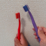 クラプロックス　キッズ　子ども歯ブラシ(4歳～12歳).スイス生まれの歯ブラシ「クラプロックス」八角形になっていて握りやすくて滑りにくい。密度のあるベッドでしっかり磨けるので歯がツルツルになる…のInstagram画像