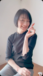 只今53歳の私加齢が原因なのか乾燥・キメ乱れ、そして肌のハリ不足を感じるだけじゃなく肌が硬くなってる気がするそんな時に見つけたようるおいたっぷりのテクスチャーの直接刺す※タイプの美容液！…のInstagram画像