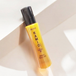 KAMIO＋（カミオタス）「育毛剤のニオイが苦手…」って人、めちゃ多いと思うけど、これはまじで革命レベル✨香水みたいにふわっと上品で、朝つけたら夜までほんのり香る。育毛剤ってこと忘れそうなくらい…のInstagram画像