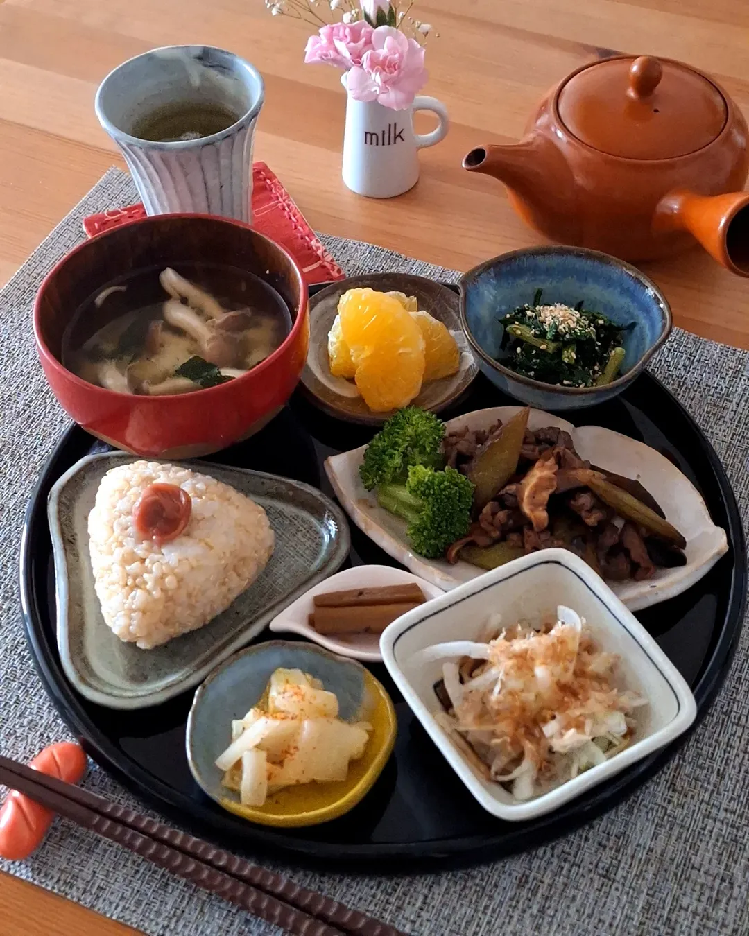 口コミ投稿：.いつもの寄せ集め小皿ランチ・牛肉とスナップエンドウのオイスターソース炒め・オニ…