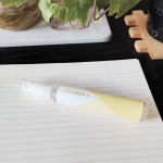 aroma SHIFT🍋集中したいときに、香りで気分をシフトするアロマミスト勉強、スポーツ、仕事などの前に、この“aroma SHIFT”をシュッシトラス・ウッデイのすっきりした香りが気持ちを…のInstagram画像