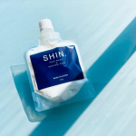 SHIN.フェイスウォッシュ＆シェービングフォーム植物由来の保湿泡洗顔です。フランス産の天然クレイ「カオリン」を配合で毛穴汚れ、余分な皮脂をしっかり吸着除去。濃密な泡で顔をすっぽり包んで洗えます…のInstagram画像