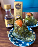 . 今年1月に発売された「寺岡家のたまごにかけるお醤油PREMIUM」で至福のとき❣️有機醤油をベースにかつお節+昆布の旨み+隠し味に広島県産の牡蠣エキス🦪お味だけじゃなくて金ぴかのラベルに金…のInstagram画像