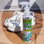 *泡を吹きかけて拭き取るタイプのWASHLYスニーカー＆上履き用  ✼••┈┈┈┈┈┈┈┈┈┈┈┈••✼WASHLY　スニーカー＆上履き用【泡クリーナー】価格　1,210円(税込)…のInstagram画像