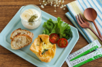 。🐟鮭とほうれん草のミニキッシュ鮭＆ほうれん草入のミニキッシュ。冷凍庫に眠っていました…😴笑ヨーグルトには『ハイ・ゲンキ スピルリナ』をプラス(@genmai_kouso )食物繊維…のInstagram画像