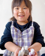 【プティマニキュリスト 3本セット】おしゃれが大好きな孫ちゃん最近はマニキュアにも興味津々😆マニキュアを見て大喜び🙌お子様向けのネイルポリッシュ💅毒性のある成分は一切使用してないから…のInstagram画像