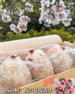 海の精　桜の花塩漬けの紹介です🍚奈良県吉野の桜🌸有名ですよね♡昔見に行った事があるけど、本当に見事で素敵でした🥰その奈良吉野の八重桜を「海の精」で漬けている、桜の花塩漬けは、桜の香りも良くて…のInstagram画像