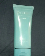 最近、DoWhite+(クレンジング)を使ってます！1ヶ月ぐらいつかったのですが、眉上にあったニキビ(ふきでもの？)がなくなりました😭こめかみが、写真では分かりづらいけど、触るとデコボコしていた…のInstagram画像