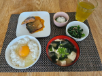 本日の#朝ごはん#卵かけご飯#鯖の味噌煮オクラのとろろがけほうれん草のゴマ和えお味噌汁(お豆腐、わかめ、たまねぎ)外食続きのためしっかり、、ちゃんと、、の朝ごはん卵かけご飯用…のInstagram画像