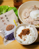 .マルトモの素直な、おかか。シリーズのソフトタイプのおかかふりかけを食べ比べしてみました𓆝 ˜˷スタンダードなタイプとかき醤油。どちらもおかかの風味がよく、甘口でとてもおいしいです…のInstagram画像