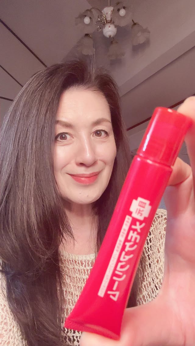 口コミ投稿：3点美容ローラーでくるくると血行を促すことで目元の悩みを解消する目元ケアクリーム…
