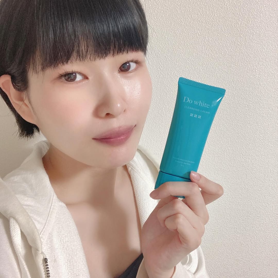 口コミ投稿：DoWhite+W洗顔不要のクレンジング♡とろみがすごくて、クルクルしてるのが気持ちいい…