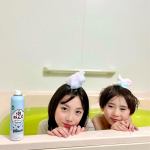 @nina__mama_ もこもこ〜🫧⁡楽しいお風呂時間🛁⁡大好きなお風呂遊びグッズの泡ねんど🫧⁡もこもこ泡で形を作ったりおえかきしたり⁡ボディーソープだから体にぬって自由…のInstagram画像