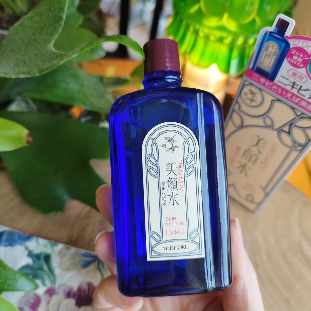 口コミ投稿：『明色美顔水　薬用化粧水』を使ってみました✨ブルーのレトロな瓶に入っているこちら…