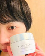 パーフェクトワンのシミの原因にWアプローチする「薬用ホワイトニングジェル」を試しました✨みずみずしくて肌に馴染む感じがいいです🎵効果はまだわかりませんが、保湿は感じました。季節の変わり目肌の荒…のInstagram画像