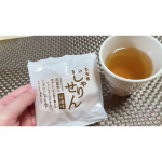 お煎餅で有名な　もち吉！！我が家のおやつはもち吉で決まりー💕大人から子供まで楽しめるもち吉！じゃりせんは、一口サイズのお煎餅🍘醤油味もしっかりしていて、思ってたよりも濃口😊娘には大絶賛で、…のInstagram画像