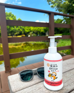私が日焼け止めオタクなので、子どもの日焼け止めもしっかりチェックしています😁👓🌞最近は、【SPF35/PA+++で普段のおでかけに十分なUVケア】の無添加日焼け止めミルクを愛用🧴顔・体用の無…のInstagram画像
