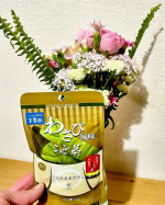 こんぶ茶の旨味にわさび風味を加えた商品。わさびの鼻にぬけるツーンとした感じがプラスされています。普通にお湯に混ぜてのんでもいいですし、お料理で使うのおすすめ！なんかお茶漬けっぽい感じがある…のInstagram画像