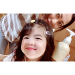 赤ちゃんから使えるスキンケア！ｱﾝﾄﾞｳﾀﾐﾙｸﾛｰｼｮﾝで娘の全身ケアしてみました💕☺️滑らかなミルクローション！伸びがとってもよくて敏感肌の娘の肌もしっとりと落ち着くテクスチャー！✌️流…のInstagram画像