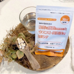 痩せ型なんだけどなどうしてなんだろう???🫣お腹だけ、ぽっこりしてるしかも、張ってる感じがするこれって、加齢？便秘？便秘薬飲むとそれはそれで辛い😓なので、飲んでますお腹すっきりケアの…のInstagram画像
