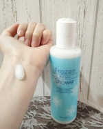 ～お風呂上がりのひんやりボディローション～ 『 MOC フローズンシャワー 』(200g) ＜ボディローション＞ ／１,１００円 のご提供を受けて投稿しています。お風呂をあがる直前の濡れた肌に塗…のInstagram画像