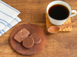 。🍪チョコクッキーとコーヒーチョコ尽くしの#クッキー缶 に入っていたチョコとくるみのクッキーとチョコココナッツクッキーでコーヒータイム☕️チョコとコーヒーの組み合わせ大好き🥰..『玄…のInstagram画像