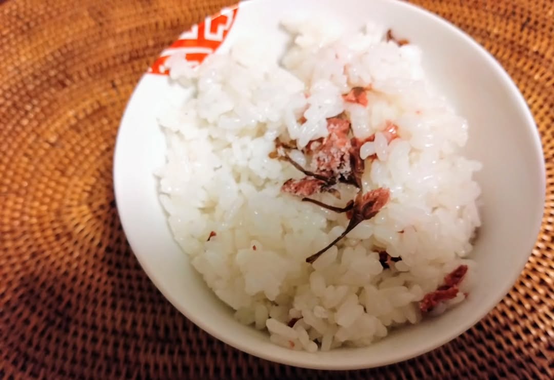 口コミ投稿：海の精　桜の花塩漬けを使って桜ごはんを作りました🌸海の精さんの桜の花塩漬けは、ご…