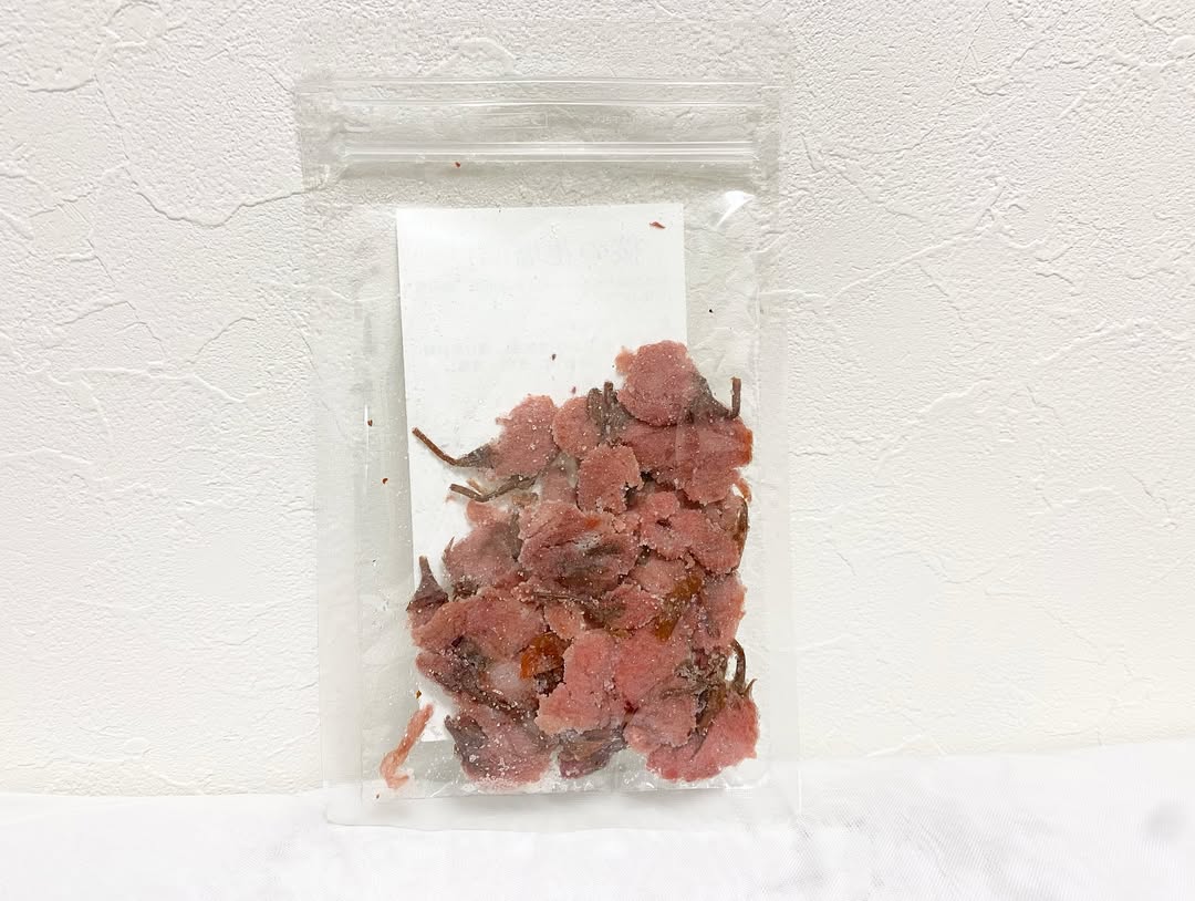 口コミ投稿：.海の精　桜の花塩漬け　30gのレポです💐奈良吉野の八重桜を「海の精」で漬けた塩漬け…