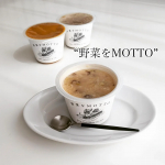 .カップのままレンジで1分！国産野菜の贅沢スープ。.▶野菜をMOTTO　“ちびまる子ちゃん限定パッケージ”...国産野菜をたっぷり使った栄養満点のスープをカップに。あとはレンジで1…のInstagram画像