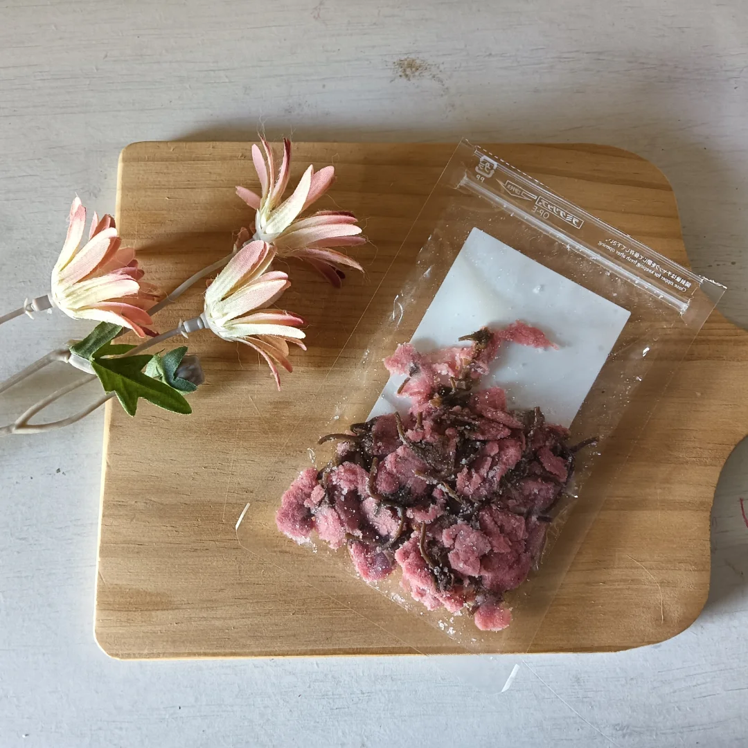 口コミ投稿：【桜の花でおにぎり】海の精株式会社さんの、「桜の花茶塩漬け」で桜の花おにぎりを…