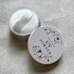 1つでUVカット&テカリブロック！SPF50＋PA++++＼透明タイプのルースパウダー／敏感肌でも使えるのが嬉しい☺️日焼け止めをメイクの上から塗り直すと、どうしてもベタベタ感が出てしま…のInstagram画像