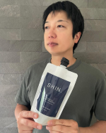 エーエフシーさまのSHIN.薬用ボタニカルスカルプシャンプー 💙年齢を重ねて頭皮の臭いが気になっているパパが使ってるよ👨🏻これ1つで髪も頭皮もダメージケアできるから忙しくてめんどくさがり…のInstagram画像