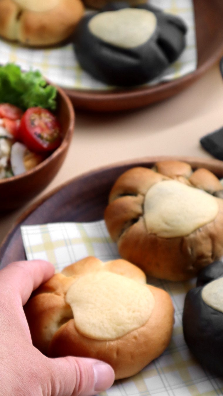 口コミ投稿:箱を開けた瞬間、ギフト仕様の帯とともに現れたのは、可愛らしい猫のカードとショッ…