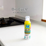.モコモコ泡掃除で台所をピカピカにしよう！.▶バイオサイクル/キッチン用 濃密泡タイプ..で、キッチンのお掃除してみたよ。.ーーーーーバイオ＋重曹のWパワー！モコモコの泡で汚れ…のInstagram画像
