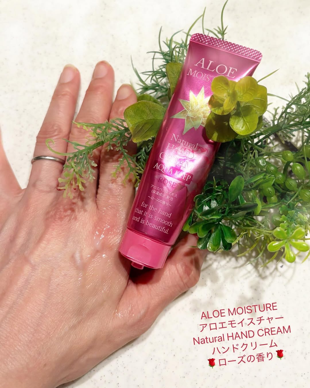 口コミ投稿：一年中🖐️ハンドクリーム使ってます私しっとりタイプが好きかなでも夏☀️は、さらっと…