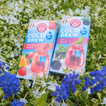 ポンパドール コールドブリュー ストロベリー＆オレンジ/ベリーモヒート 🌼🌈😌5分待つだけでみずみずしい香りの美味しいハーブティーが簡単に作れる🥰しかもカフェインゼロ👏💯子供が寝たあと…ほっとし…のInstagram画像