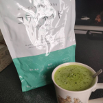 抹茶ラテに混ぜて今回はコラゲネイドを摂取しました♥さっと溶けて味も気にならないのでカフェラテなどに混ぜてさっと摂れてとてもいいです！コラーゲンは積極的に摂りたいので続けます✨#PR #新田ゼラチン…のInstagram画像