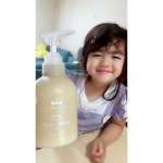 アンドウタミルクローションで娘と一緒にお風呂上がりのスキンケア💕アンドウタは、０歳から使えるスキンケア用品！可愛らしいパッケージ。中身はミルクローション。とっても伸びのいいミルクローションだか…のInstagram画像