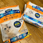 ニャンとも清潔トイレ、愛用中(^_-)-☆今回は、プレミアムな仕様の「消臭プロフェッショナル 脱臭・抗菌チップ／シート」使ってみました。チップはうんち防臭効果、シートはおしっこ防臭効果がばっち…のInstagram画像