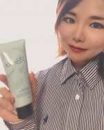 💚🫧面倒くさがりな私はダブル洗顔なんてもう何年もしていません！笑だからこそ一回で確実にお化粧を落として素肌までさっぱりすっきり洗いたい！！それに食べものと同じで、やっぱり余計な添加物が入っ…のInstagram画像