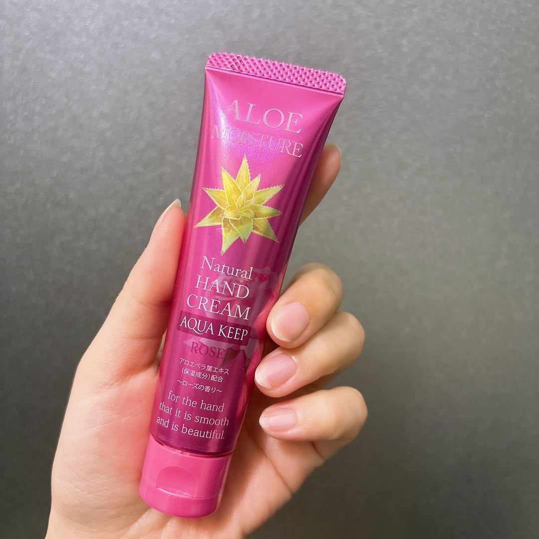 口コミ投稿：.べたつかない×いい香り🌷【アロエモイスチャー・ローズ ハンドクリーム】持ち運びに…